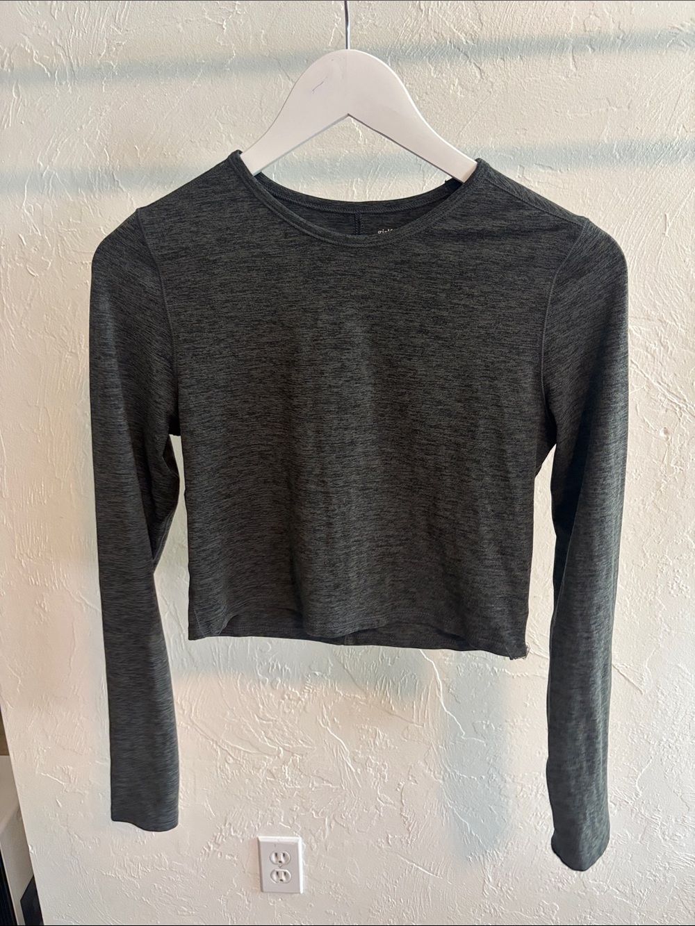 girlfriend collective Charcoal Heather Long-Sleeve Cropped Top